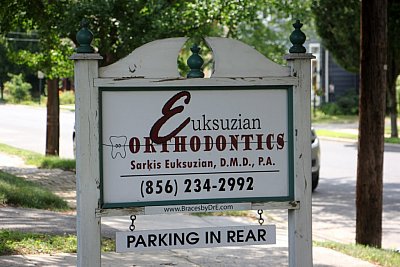 Euksuzian Orthodontics: Sarkis Euksuzian, DMD, PA - Medford | Professional Services | Logo